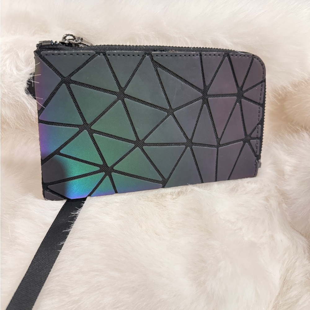 LOVEVOOK GEOMETRIC LUMINOUS IRIDESCENT HOLOGRAPHIC WALLET